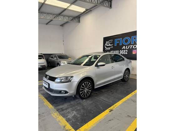 VOLKSWAGEN JETTA 2.0 TSI HIGHLINE 211CV GASOLINA 4P TIPTRONIC VOLKSWAGEN JETTA 2.0 TSI HIGHLINE 211CV GASOLINA 4P TIPTRONIC